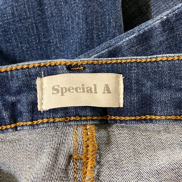 Special A Kodi 98%cotton mid-rise distressed hem flare jeans. Size 5 (27) - Picture 13 of 15